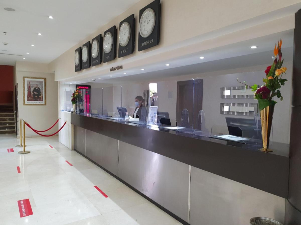 Farah Rabat Hotel Bagian luar foto Reception desk at the hotel
