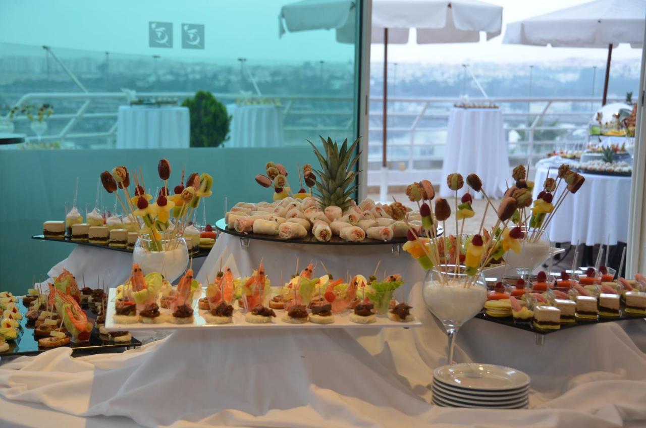 Farah Rabat Hotel Bagian luar foto A buffet on a cruise ship