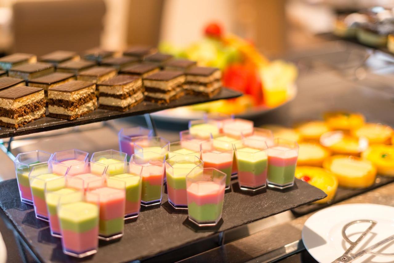 Farah Rabat Hotel Bagian luar foto A selection of desserts