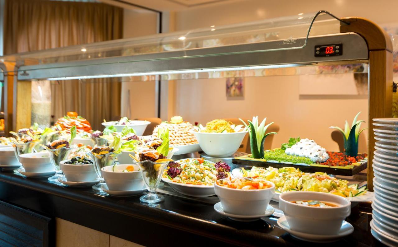 Farah Rabat Hotel Bagian luar foto A salad bar