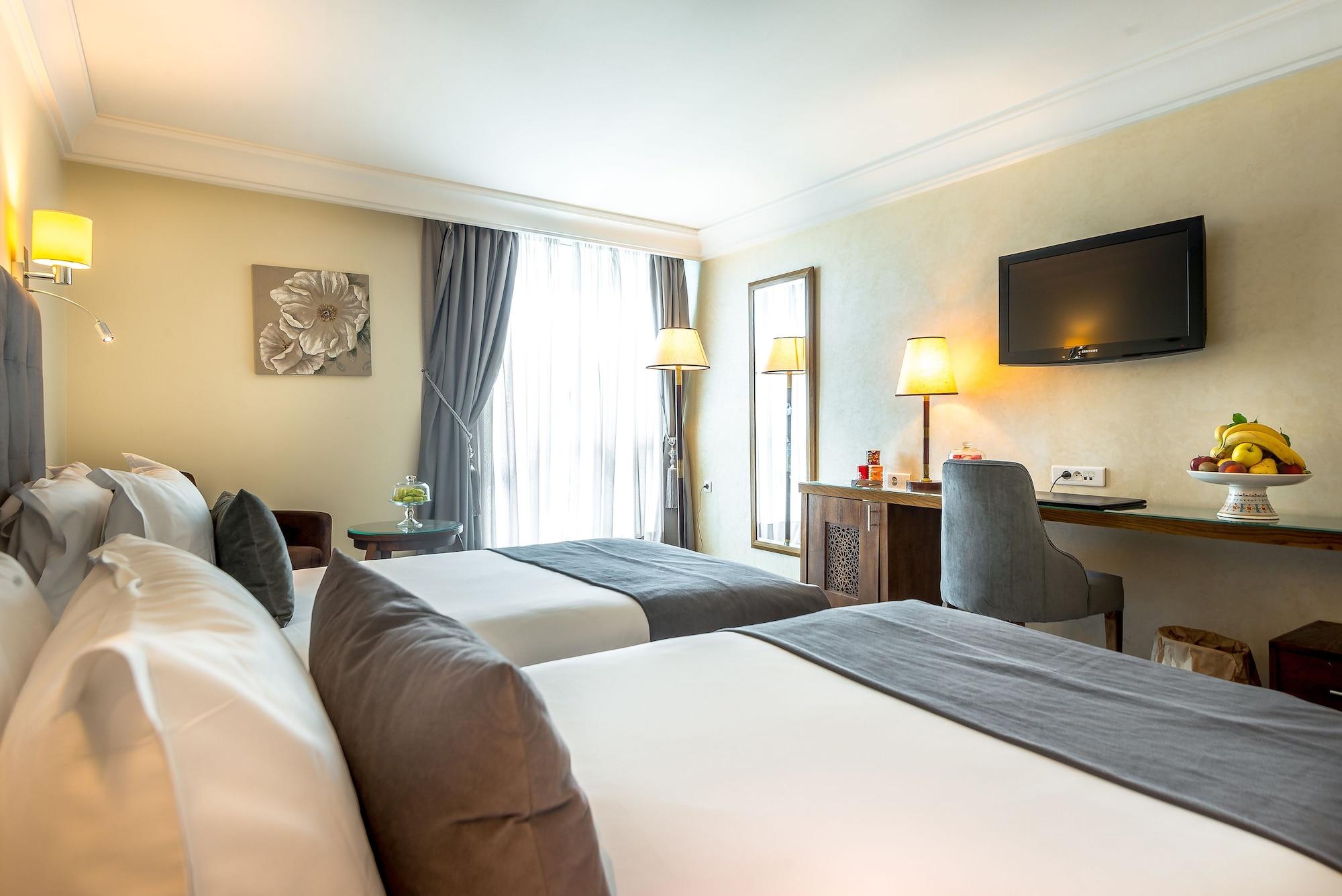 Farah Rabat Hotel Bagian luar foto A room at Novotel Paris 14th