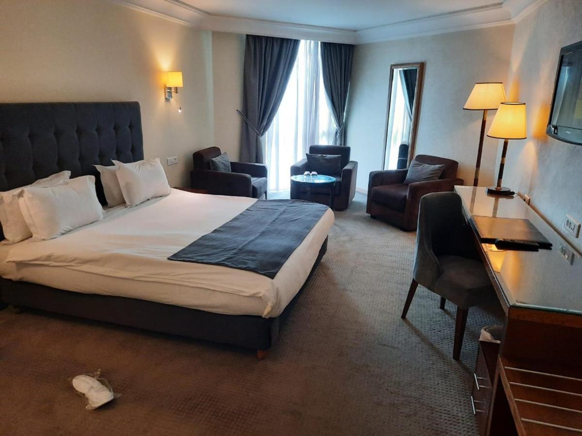 Farah Rabat Hotel Bagian luar foto A room at the hotel