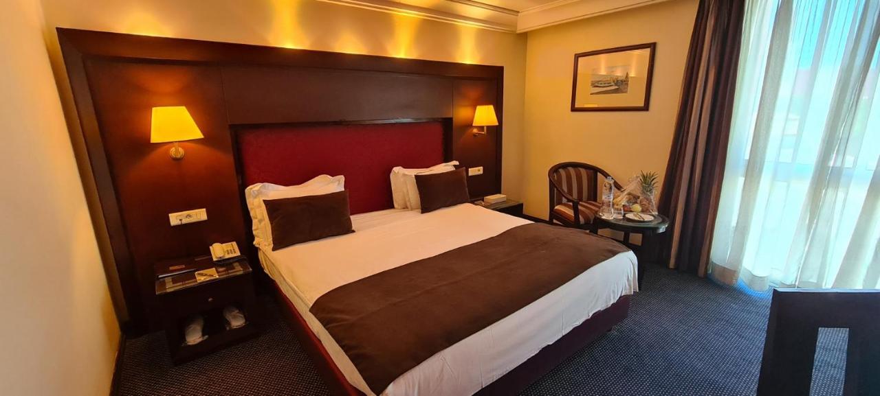 Farah Rabat Hotel Bagian luar foto A room at the hotel