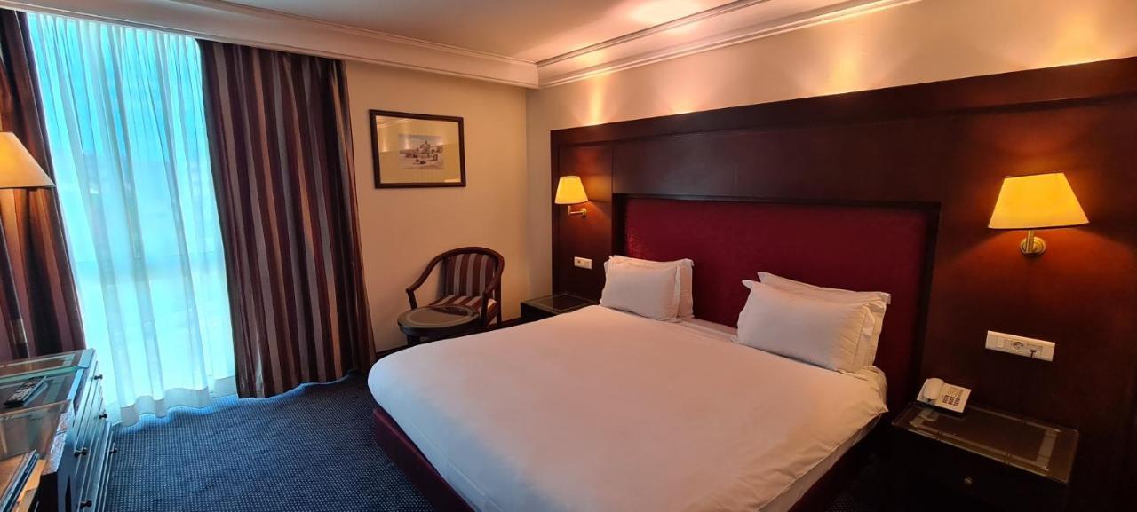 Farah Rabat Hotel Bagian luar foto A room at the hotel