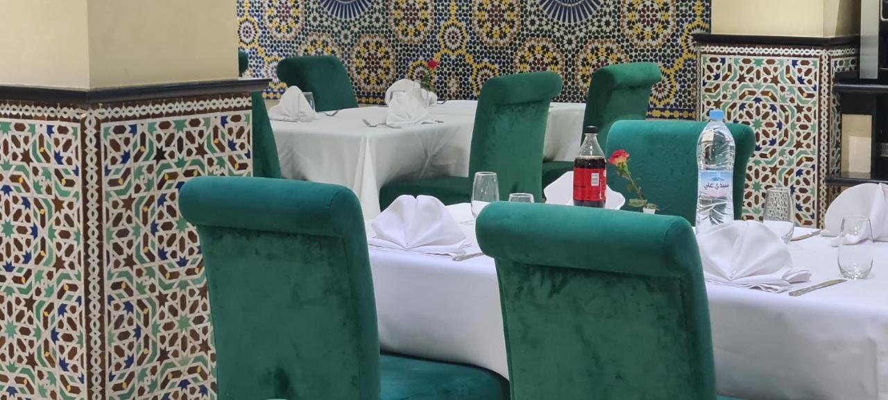 Farah Rabat Hotel Bagian luar foto Restaurant interior