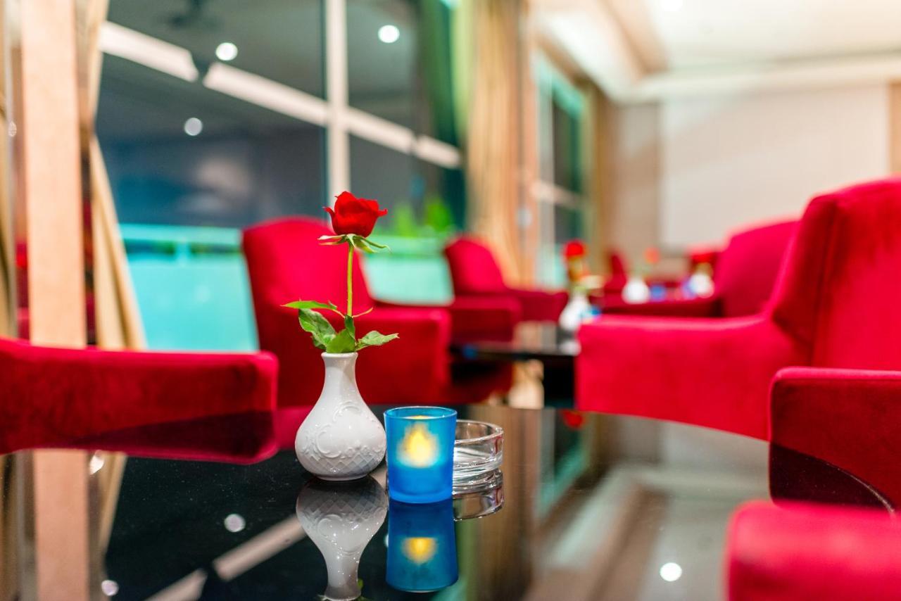 Farah Rabat Hotel Bagian luar foto The lounge at the airport